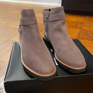 ~ SOLD ~ Naturalizer Aster Grey Suede Ankle Boots - Size 8.5 M